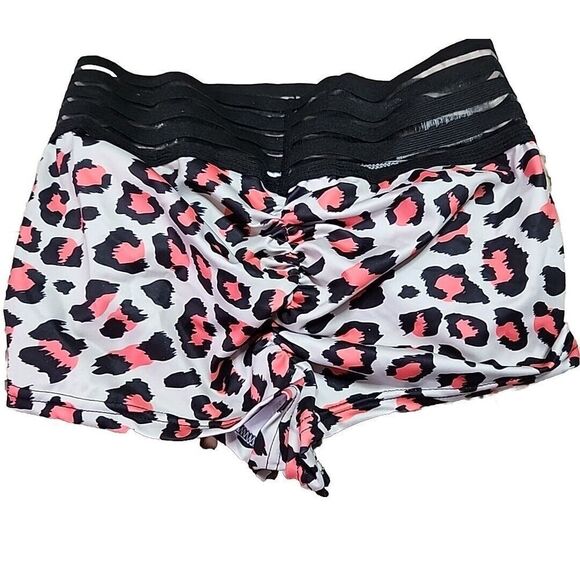 Pants - Sexy Leopard Print Medium High Waisted Yoga Shorts -‎ Lift & Tone Your Curves!